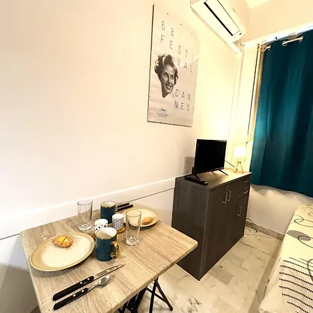 Croisette Studio, Steps From Beach, Behind Martinez Ac Wifi 칸느