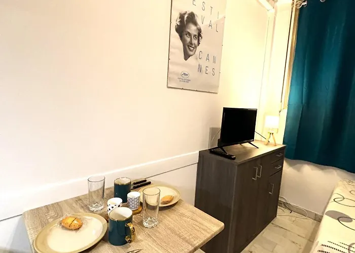 Croisette Studio, Steps From Beach, Behind Martinez Ac Wifi كان