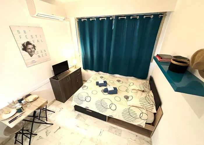 Croisette Studio, Steps From Beach, Behind Martinez Ac Wifi شقة *