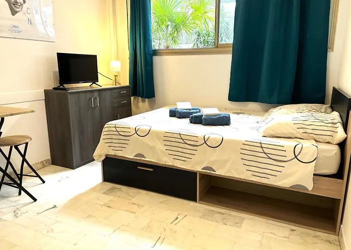 Croisette Studio, Steps From Beach, Behind Martinez Ac Wifi * كان