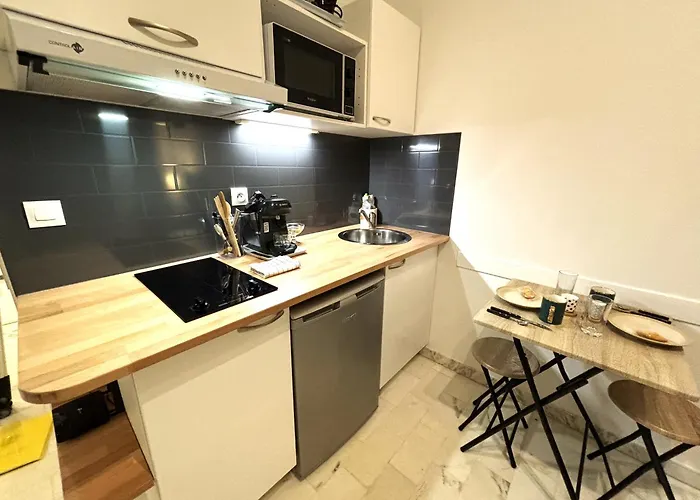 Croisette Studio, Steps From Beach, Behind Martinez Ac Wifi شقة